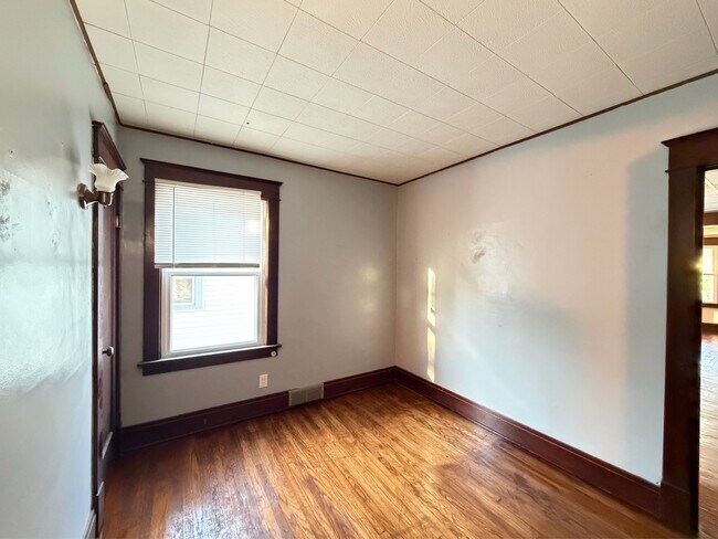 Building Photo - 418 Colvin Ave