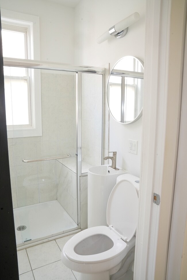 Building Photo - 154 N Lamon Ave