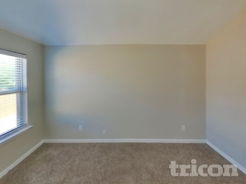 Building Photo - 429 Park Meadows Dr