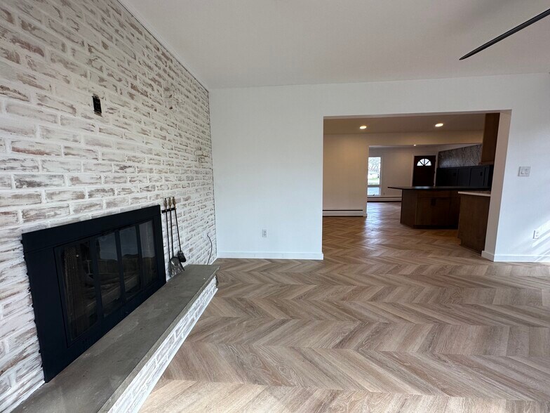 Building Photo - 3711 Ruthland Dr