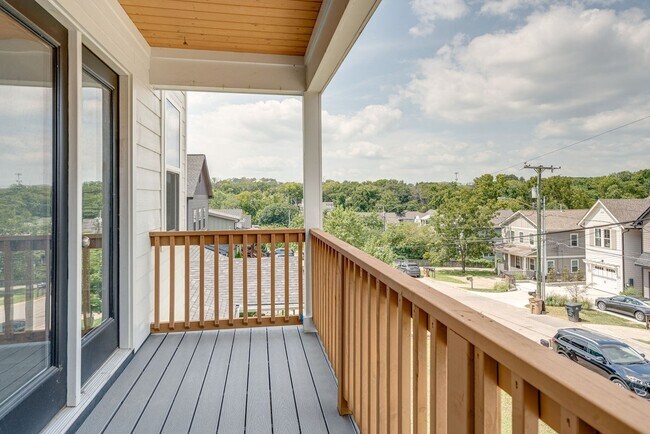 Building Photo - AVAILABLE September 1st. UPDATED 3 Bedroom...