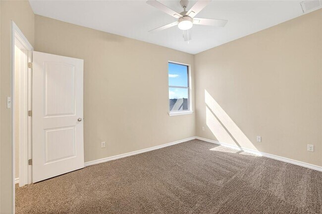 Building Photo - 1090 Sussex Way