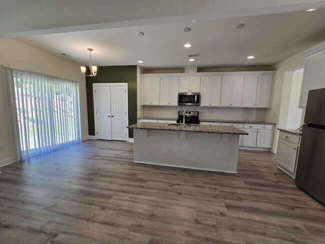 Building Photo - 421 Sailor Wy
