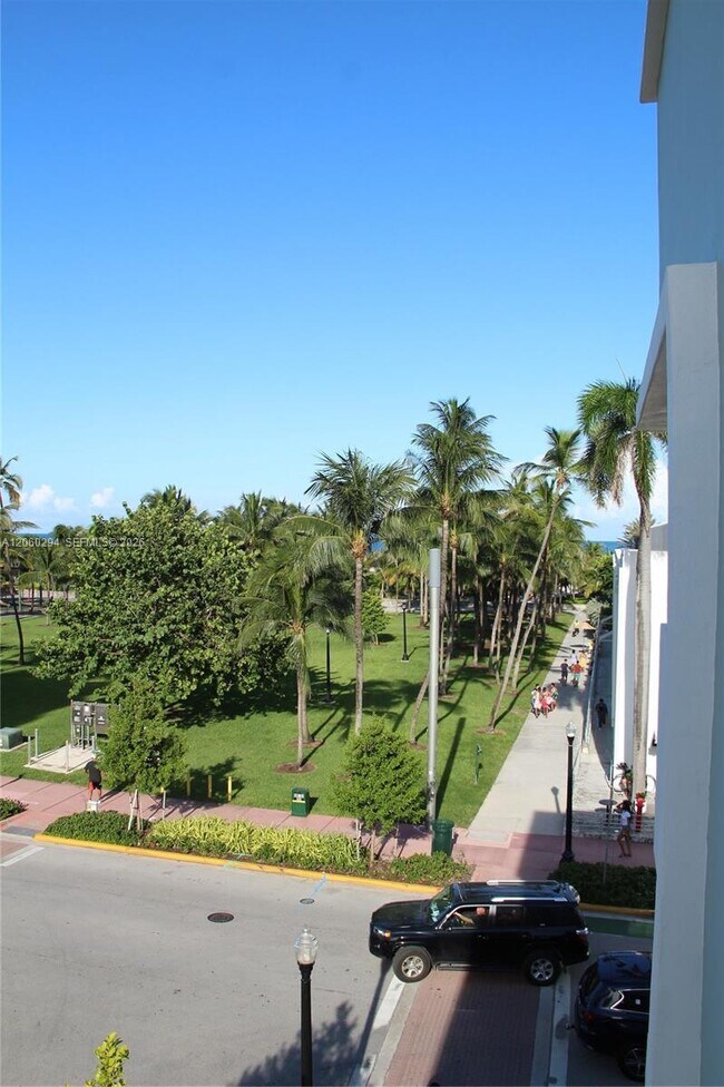 Building Photo - 158 Ocean Dr