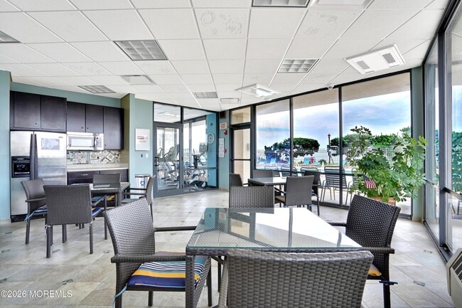 Building Photo - 525 Ocean Blvd