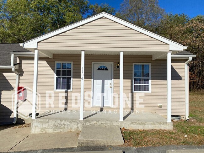 Building Photo - 1104 Chandler Ave