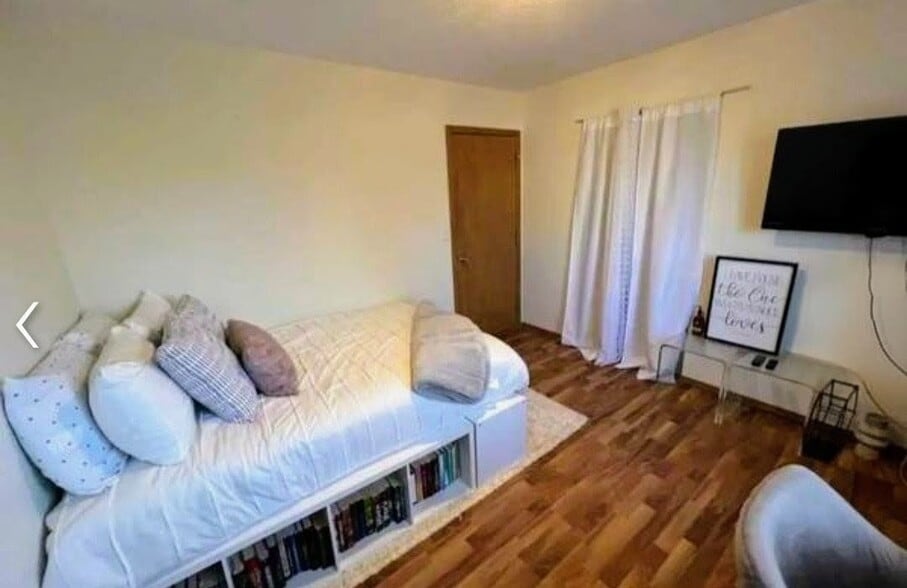 Building Photo - 2425 Bostrom Ct