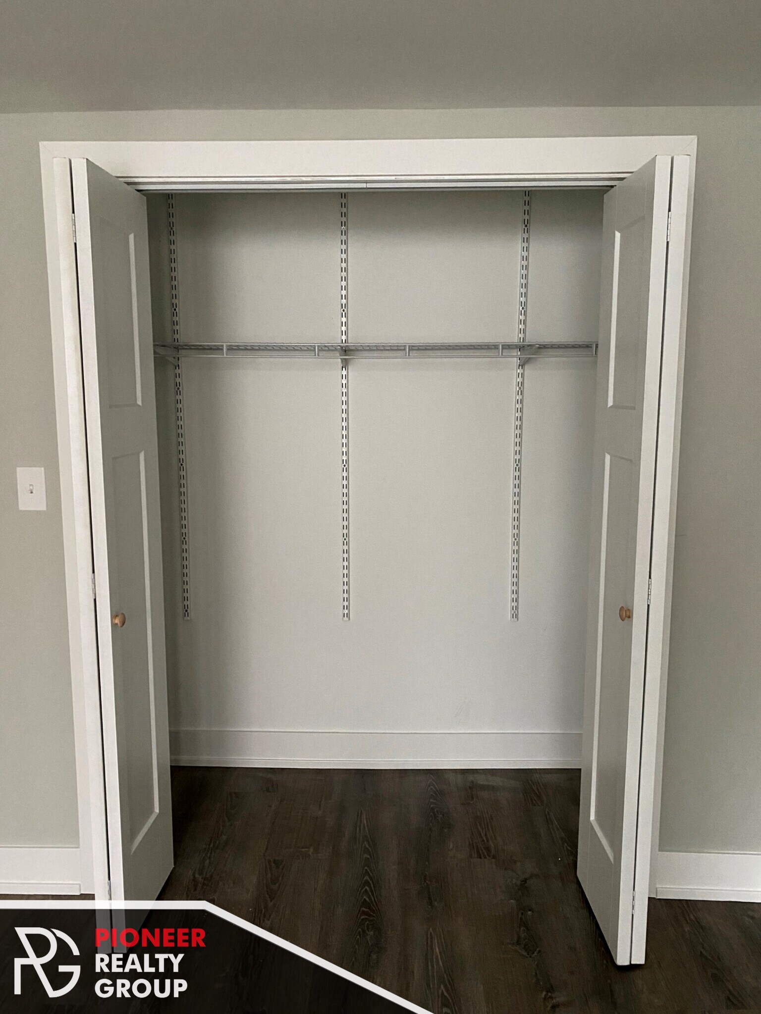 Building Photo - 711 W Brompton Ave