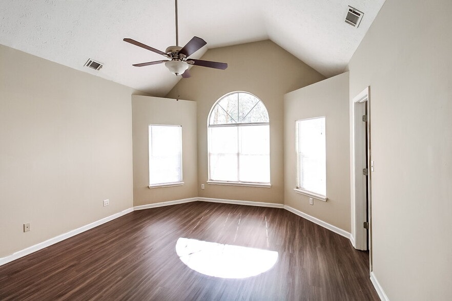 Building Photo - 2938 Trotters View Way