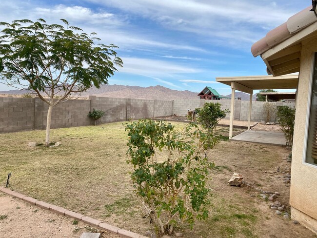 Building Photo - 4 Bedroom 2 Bath Home located in Mountain ...