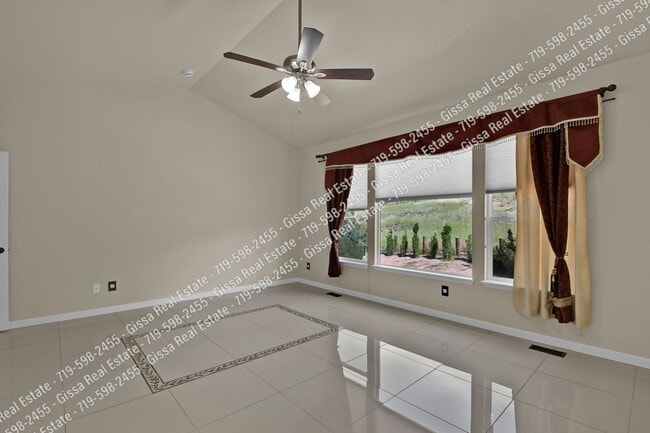 Building Photo - This beautiful 4 bedroom, 3 1/2 bathroom, ...