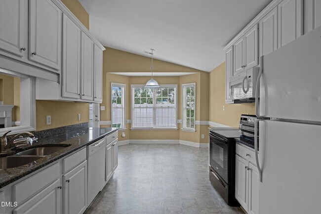 Building Photo - 173 Ariel St