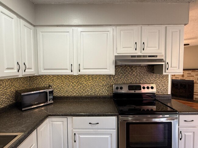 Building Photo - 5902 W Franklin St