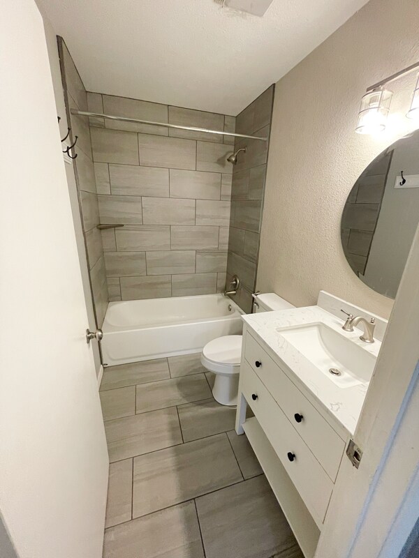 Building Photo - 454 Anton Dr