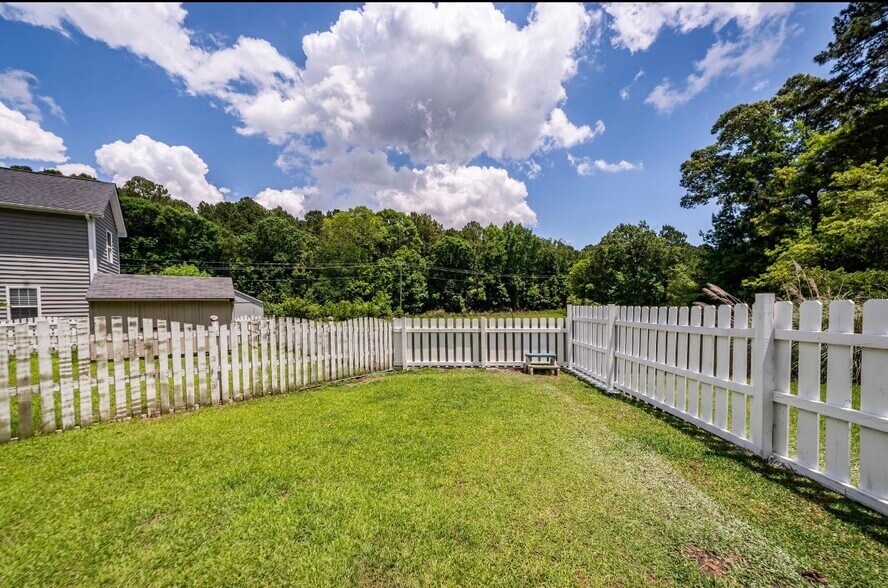 Building Photo - 1418 Whispering Oaks Trl