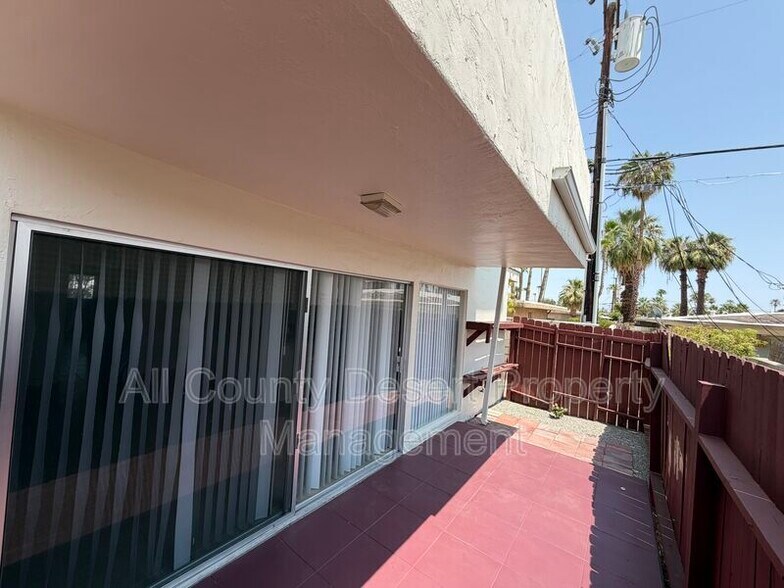 Building Photo - 550 El Cielo Rd