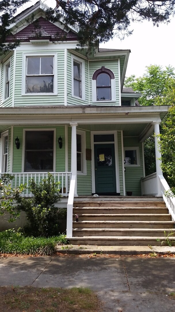 Primary Photo - Awesome 1+ Bedroom apartment in Duplex