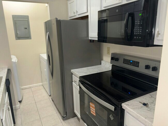 Building Photo - 110 Heywood Rd