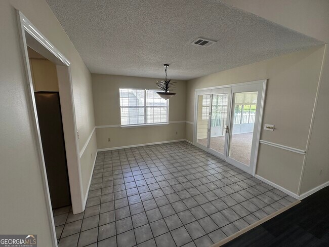 Building Photo - 214 Cypress Dr