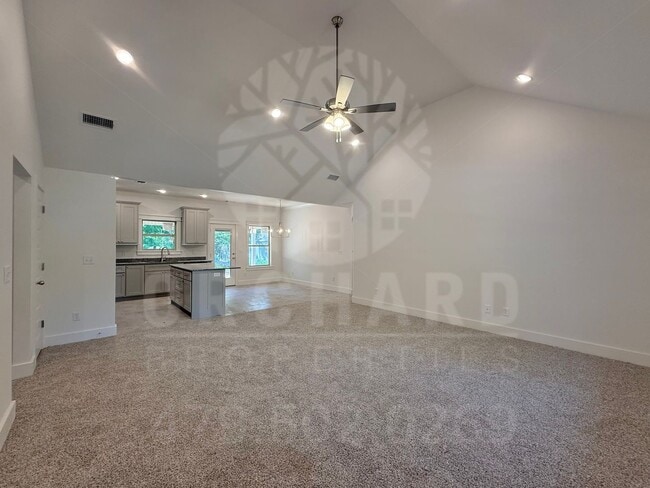 Building Photo - Single-Family Home- 2 Bed/ 2 Bath w/ Hobby...