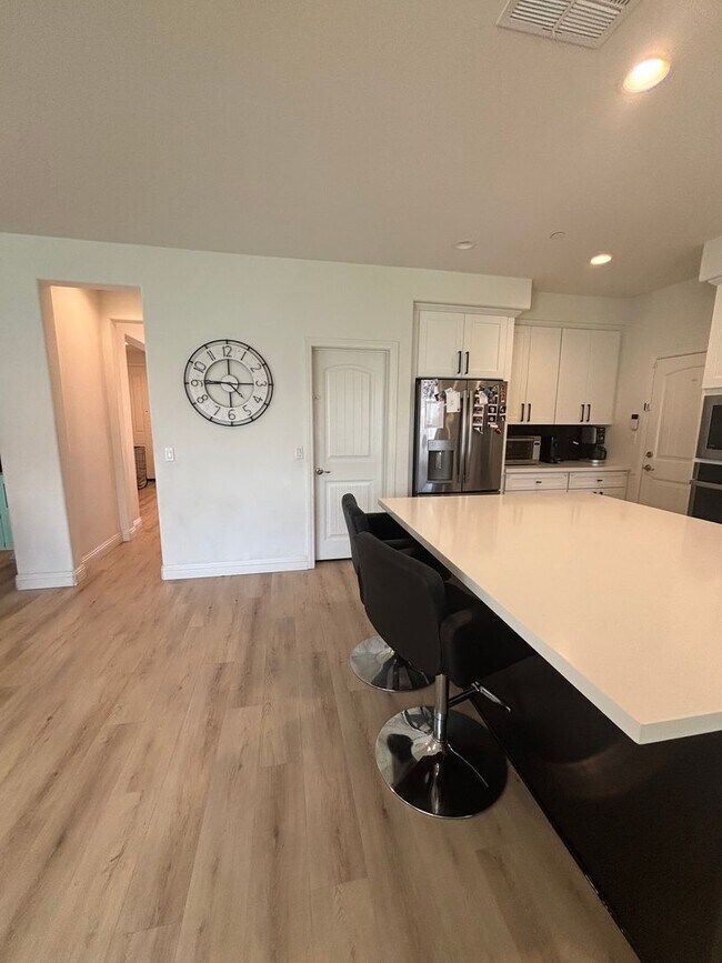Building Photo - Beautiful 4- Bedroom Home