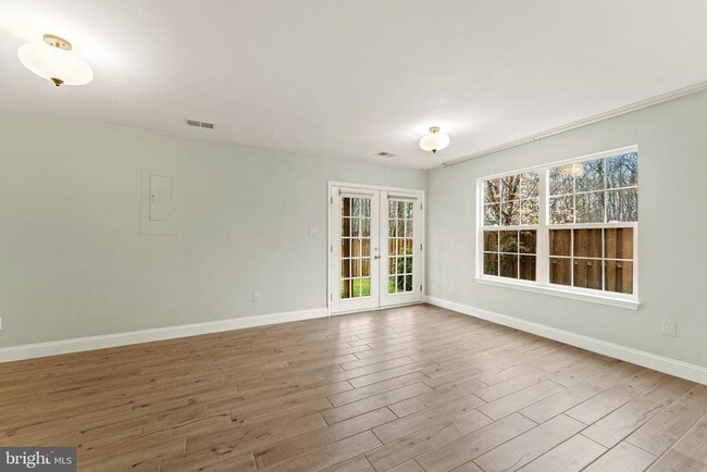 Building Photo - 1099 Longview Ln