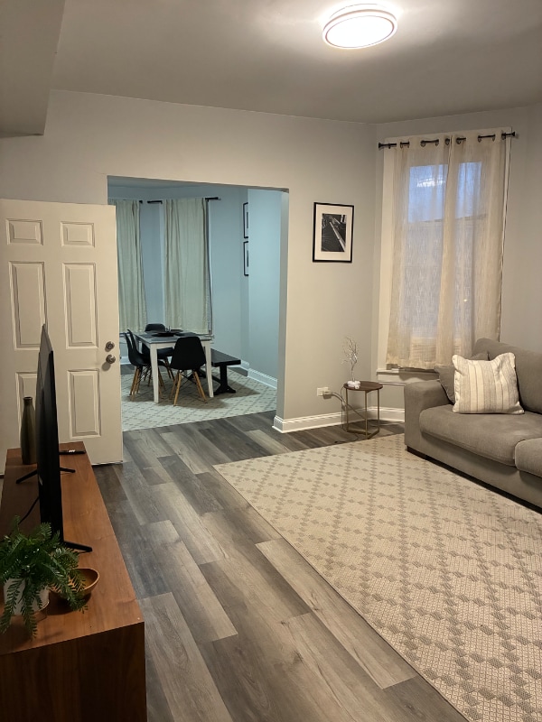 Building Photo - 118 N Mozart St