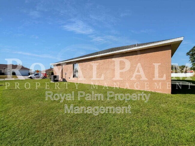 Building Photo - 111 SE 2nd Ave