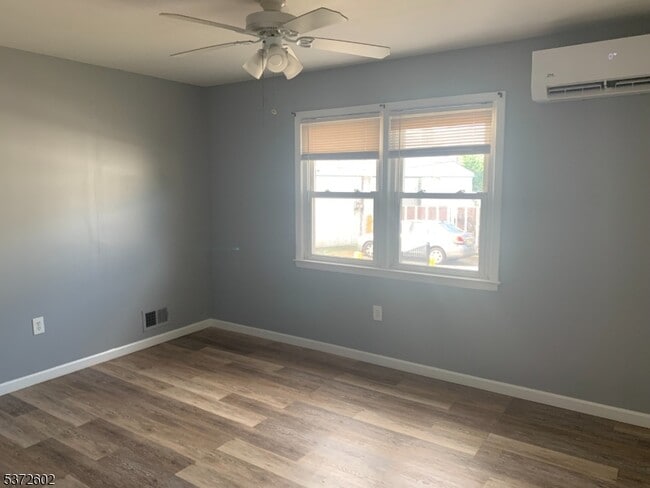 Building Photo - 700 Louis Ave