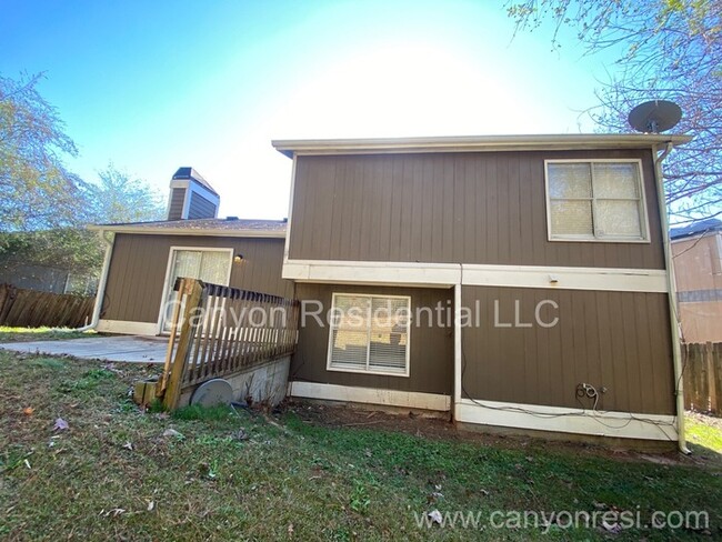 Building Photo - Recently Renovated!!Beautiful 3BR home.