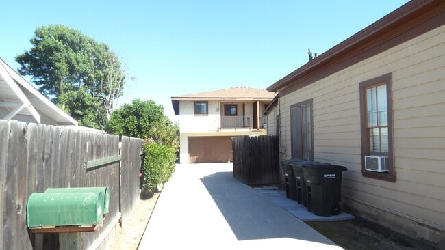 Building Photo - Clark 157-161