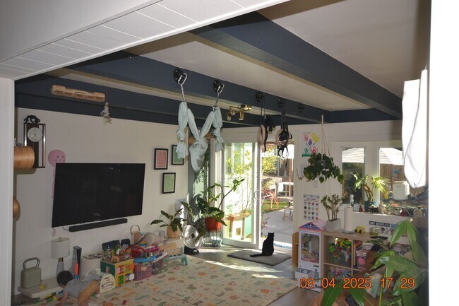 Building Photo - Hayward 3Bed/2Ba Bright & Modern Home with...