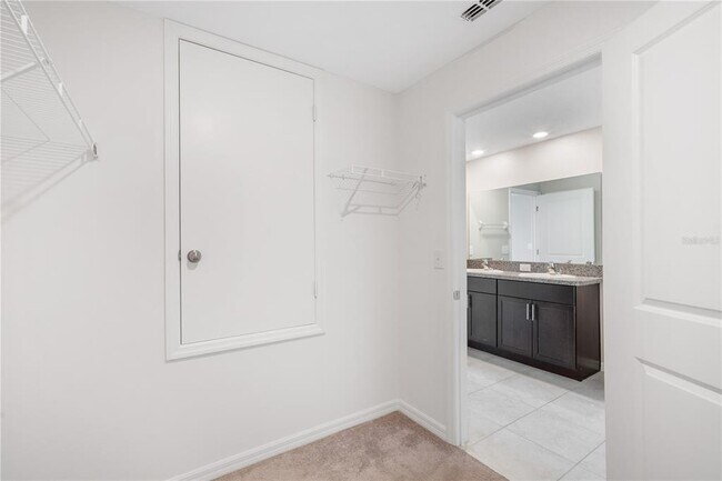 Building Photo - 10390 Scarlet Skimmer Dr