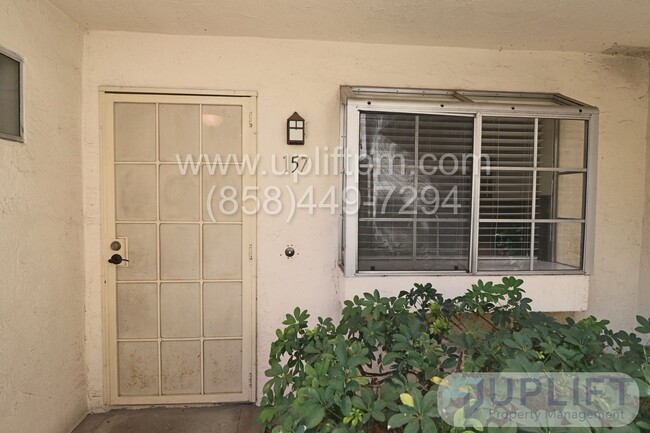 Building Photo - 2 Bed, 2.5 Bath condo w/ parking & pool!