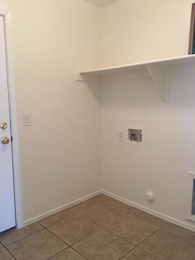 Building Photo - South Phoenix 4 Bed 2 Bath