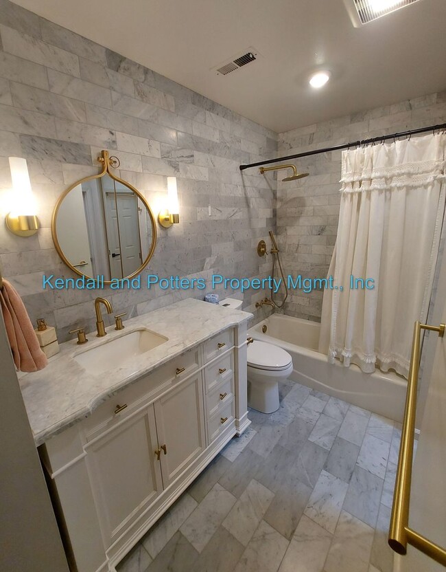 Building Photo - Beautifully Updated Capitola Shores 2 Bedroom/1 Bathroom