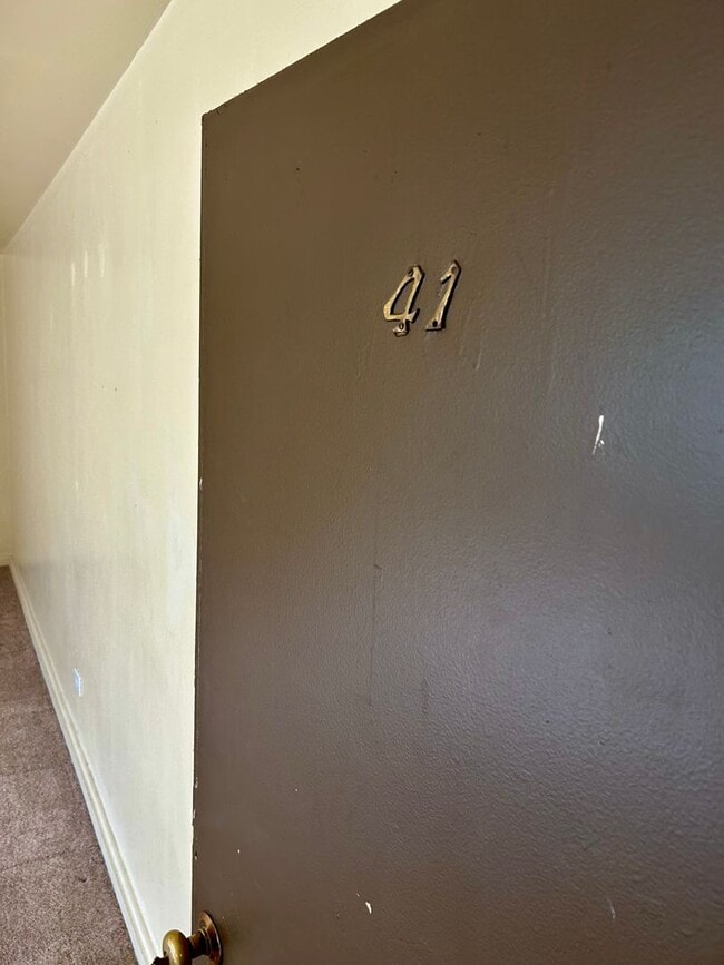 Building Photo - Bright large 1 bedroom in Shadyside
