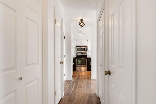 Building Photo - Recently Remodeled Condo with Spectacular Views – Utilities Included & Community Pool