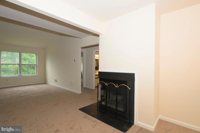 Building Photo - 208 Kelly Ct