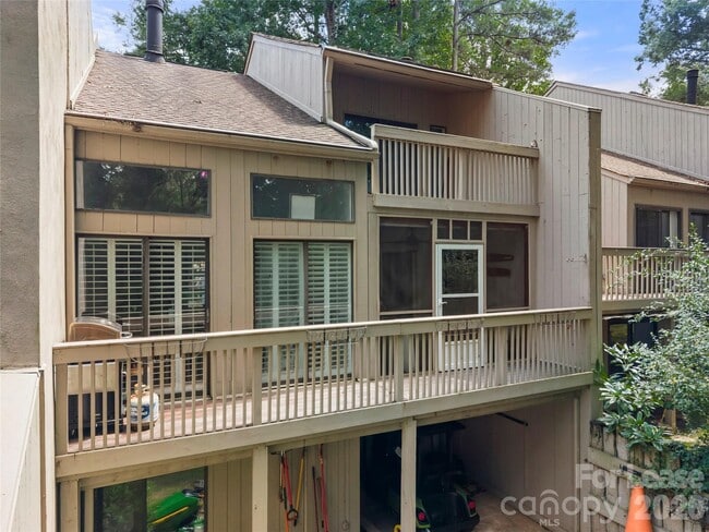 Building Photo - 222 Riverview Terrace