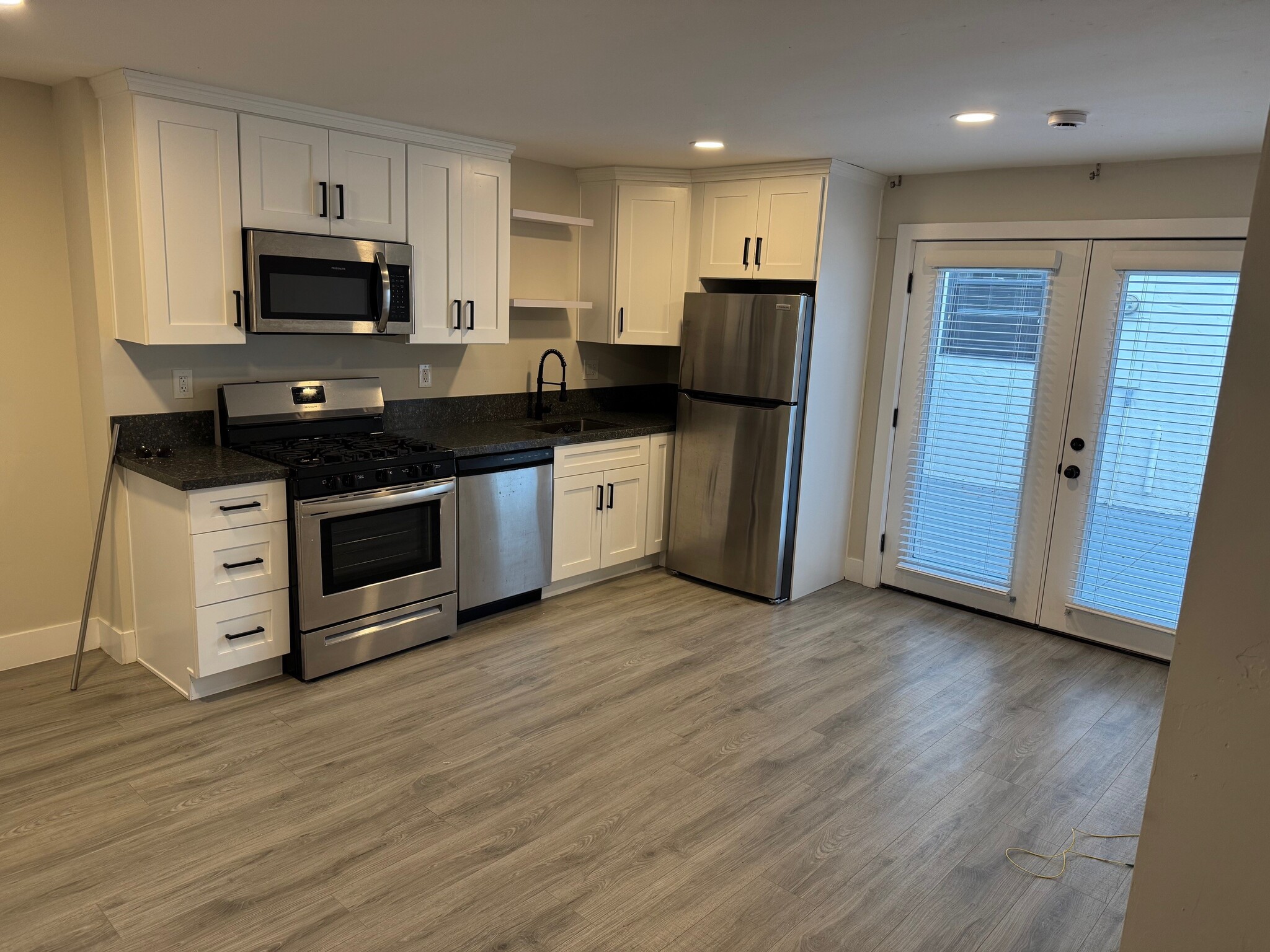 Kitchen - 5167 Edgeware Rd