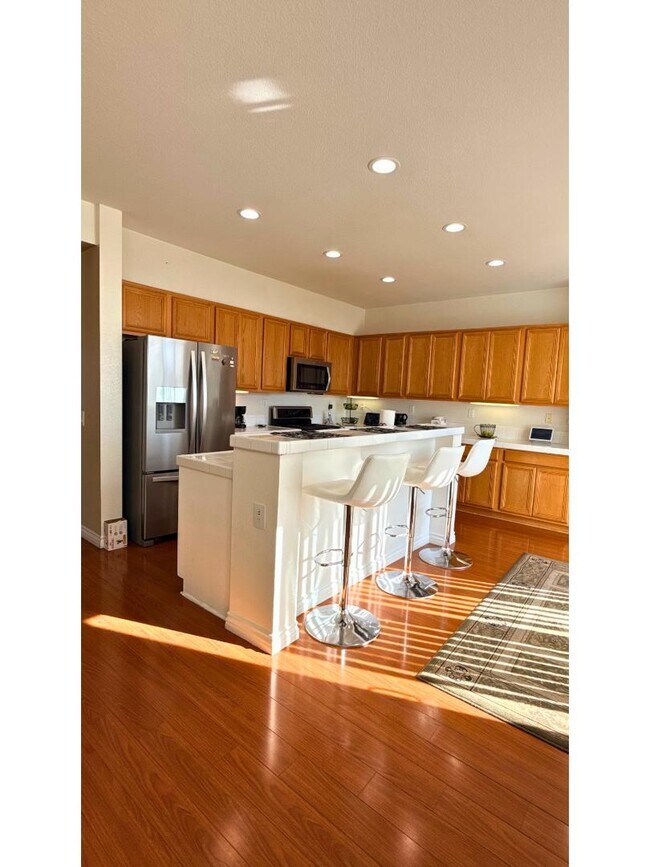 Building Photo - 14115 Desert Rose St