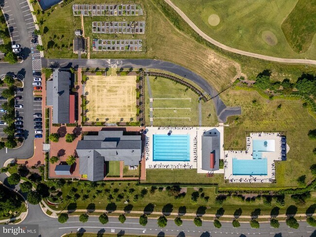 Building Photo - 1747 Riverbluff Ave