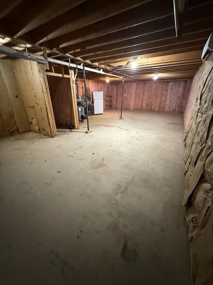 Building Photo - 1458 N Main St