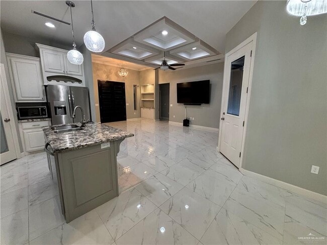 Building Photo - 27 Tulipan Ave