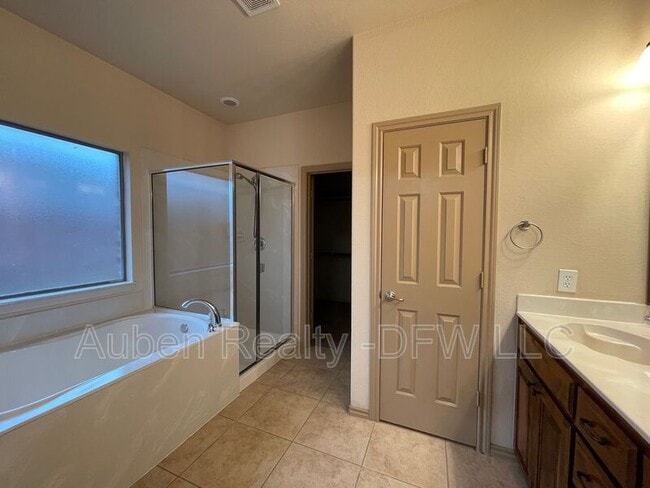 Building Photo - 532 Baverton Ln