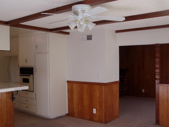 Building Photo - 10854 Reseda Blvd