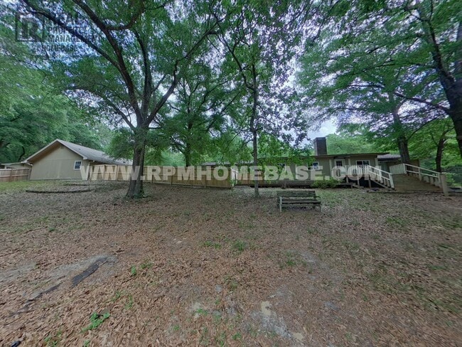 Building Photo - Spacious Private Retreat on 2.34 Acres wit...