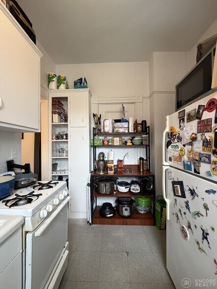 Building Photo - 16 Davis Ave