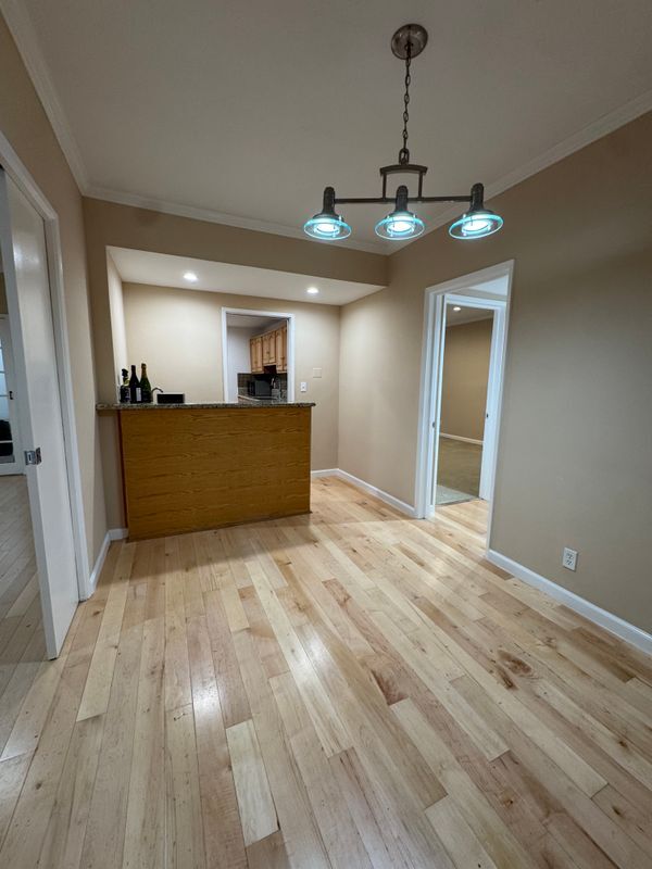 Building Photo - 8550 Holloway Dr